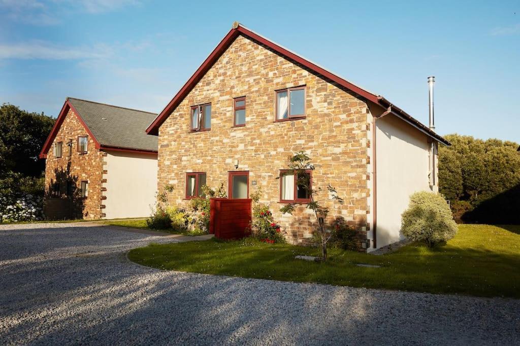Kingfisher Hot Tub & Log Burner House On Premium Lakeside With Resort Facilities St Columb Major Εξωτερικό φωτογραφία