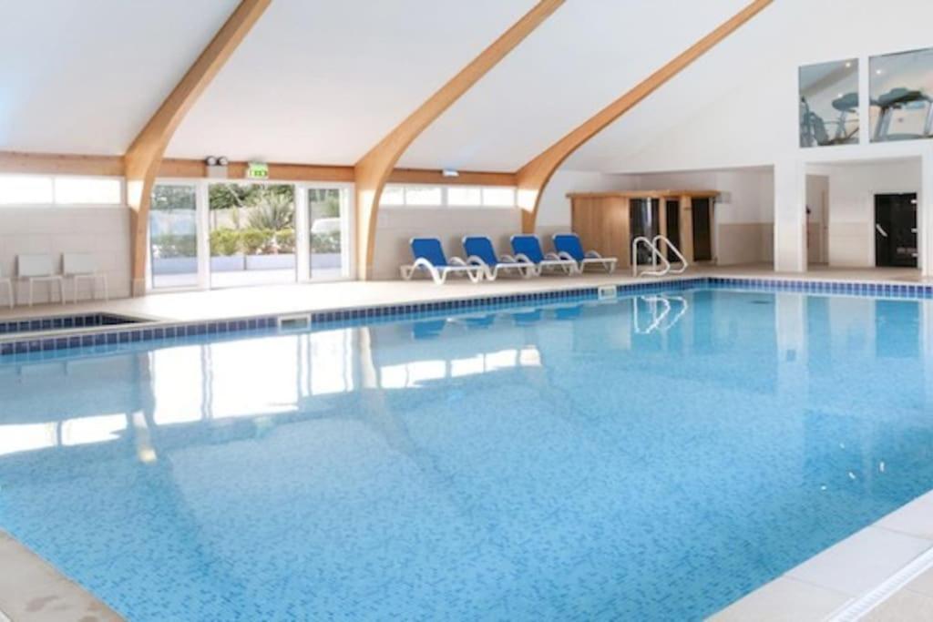 Kingfisher Hot Tub & Log Burner House On Premium Lakeside With Resort Facilities St Columb Major Εξωτερικό φωτογραφία