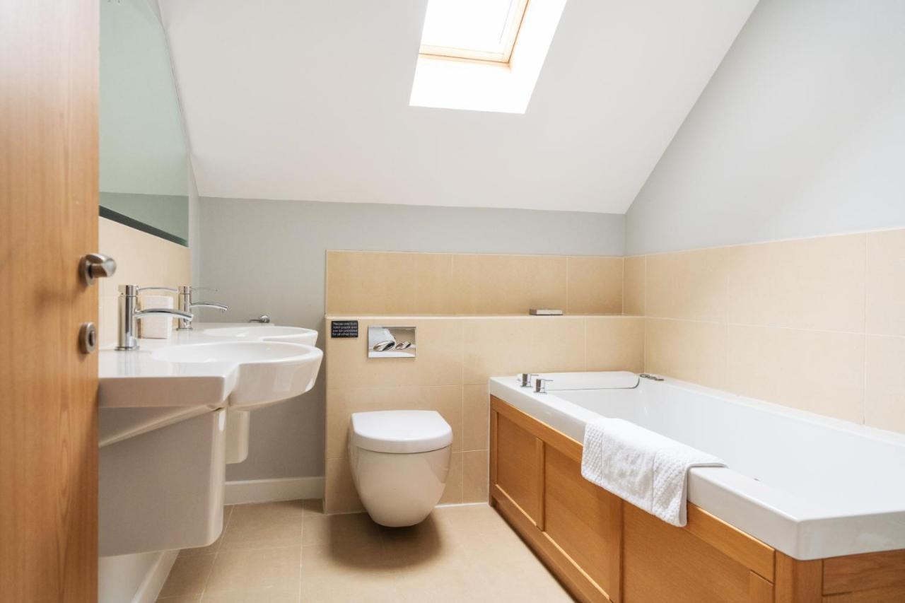 Kingfisher Hot Tub & Log Burner House On Premium Lakeside With Resort Facilities St Columb Major Εξωτερικό φωτογραφία